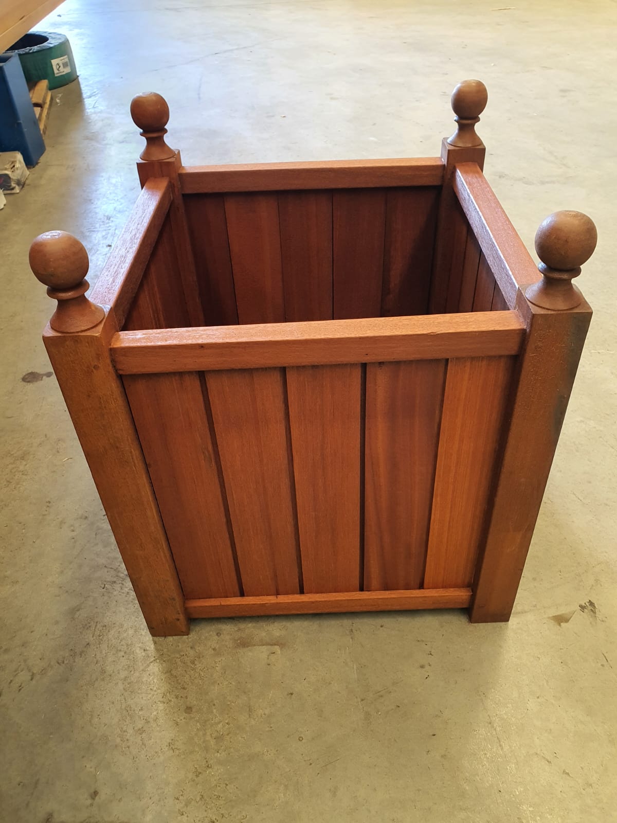 Bangkirai Readymade Planter (45x45x43 cm)